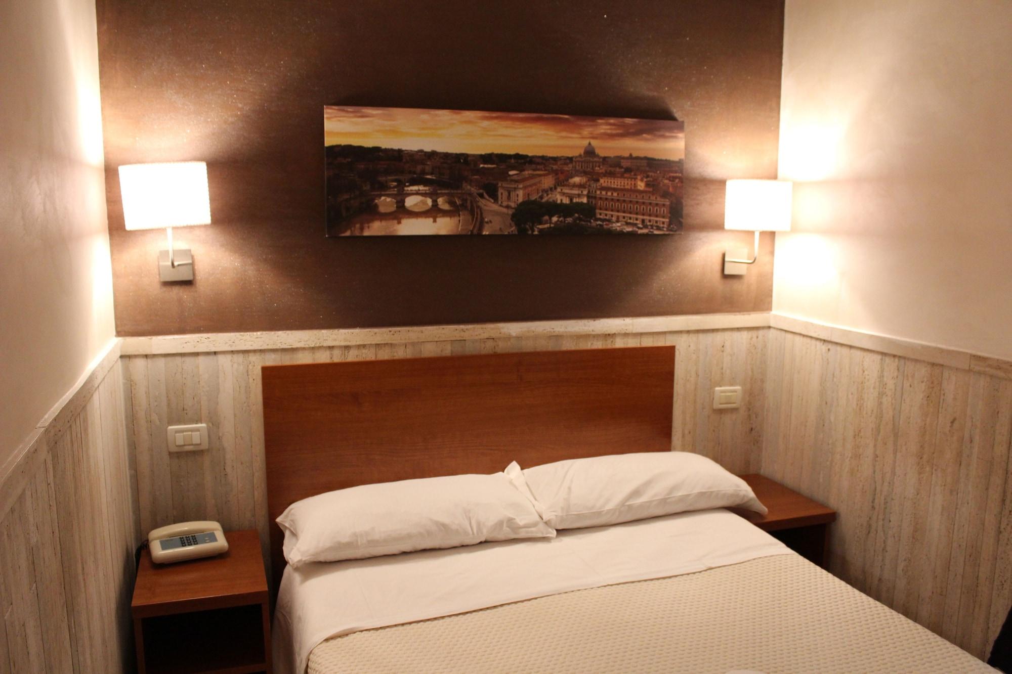 Pyramid Hotel Rom